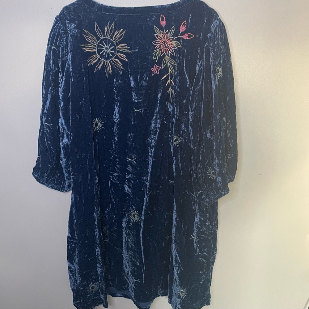 Wayward Fancies Eshakti Blue Crushed Velvet Floral Zodiac Embroidered Tunic - Picture 7 of 8